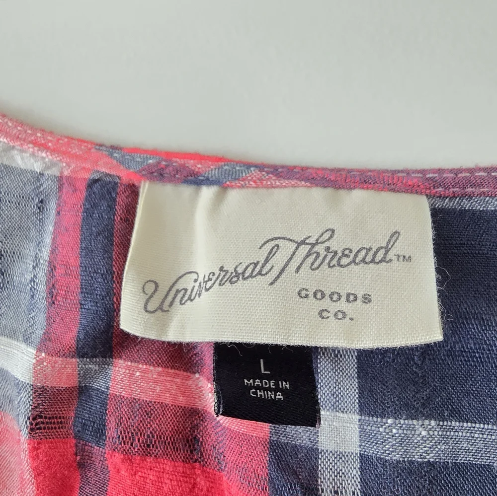 Universal Thread Button Blouse - Picture 2 of 3